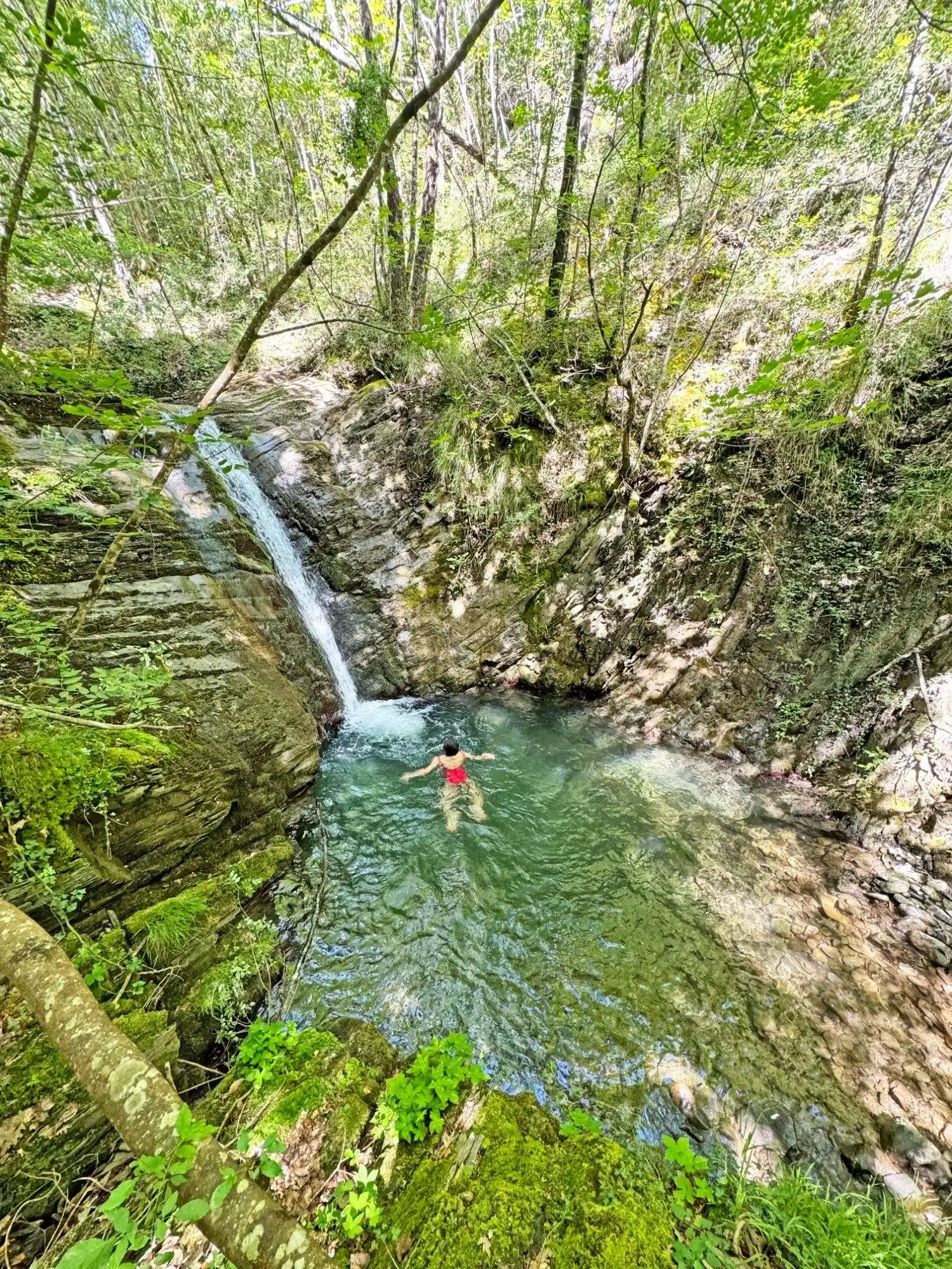 Natural pools and waterfalls to swim in near Il Vigno, Tuscany