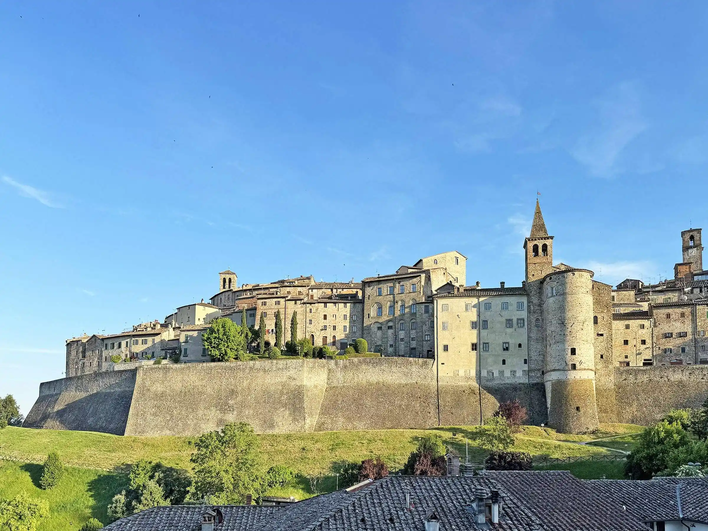 Historic Tuscan hilltop towns near Il Vigno — Anghiari, Sansepolcro, Arezzo